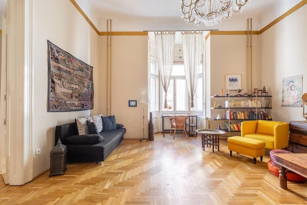Bourgeois Boheme Apt. 88 M² City Center Budapest Luaran gambar