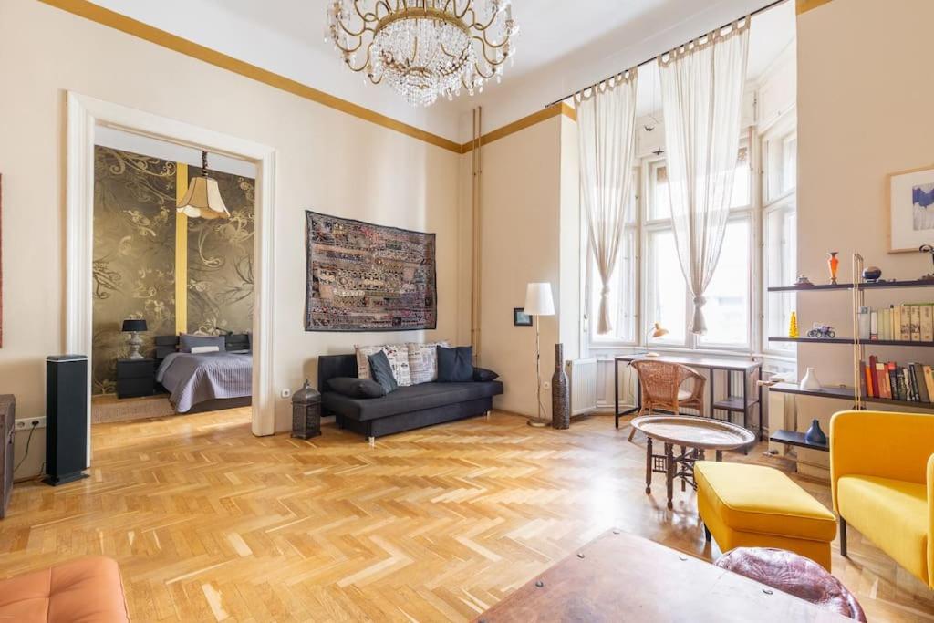 Bourgeois Boheme Apt. 88 M² City Center Budapest Luaran gambar
