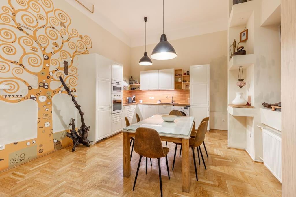 Bourgeois Boheme Apt. 88 M² City Center Budapest Luaran gambar