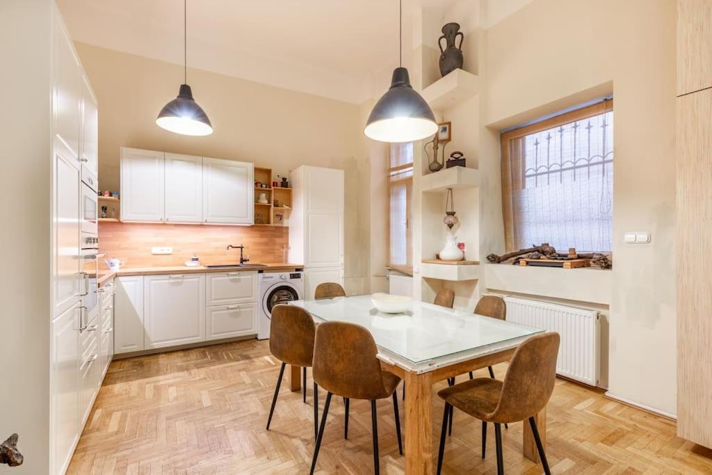 Bourgeois Boheme Apt. 88 M² City Center Budapest Luaran gambar