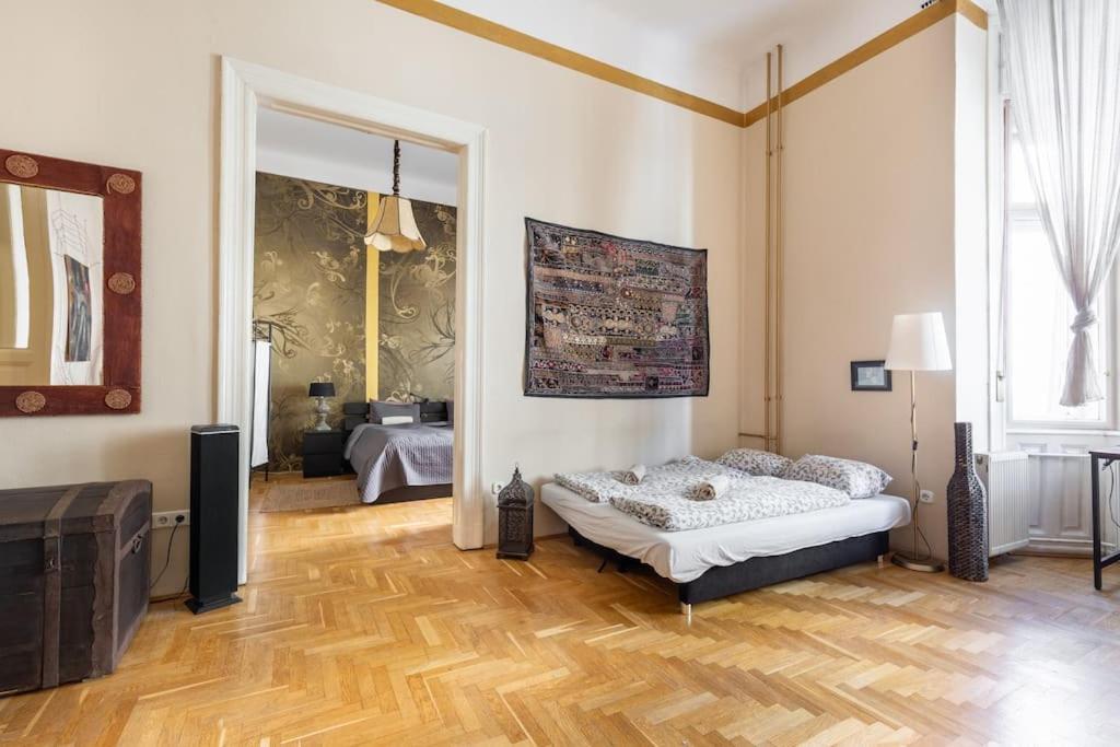 Bourgeois Boheme Apt. 88 M² City Center Budapest Luaran gambar